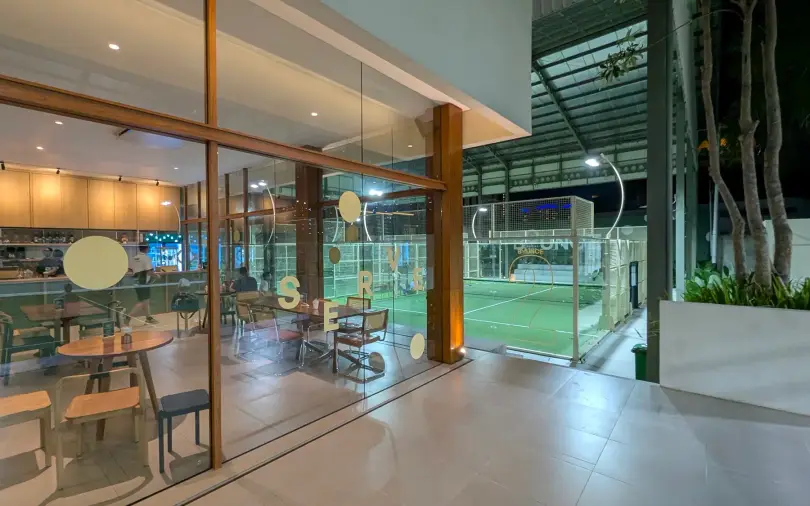 Café behind glass beside the courts