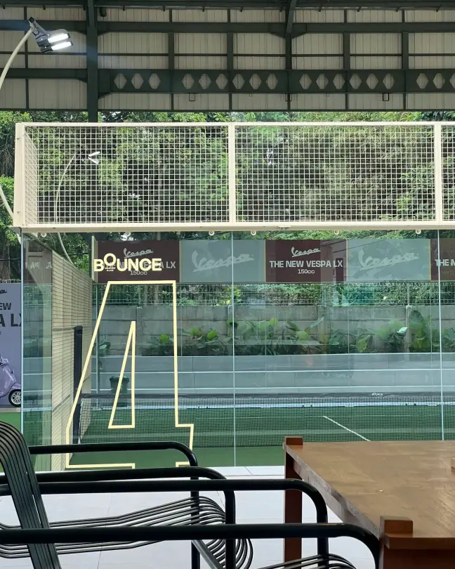 Court 4 numbered on the glass